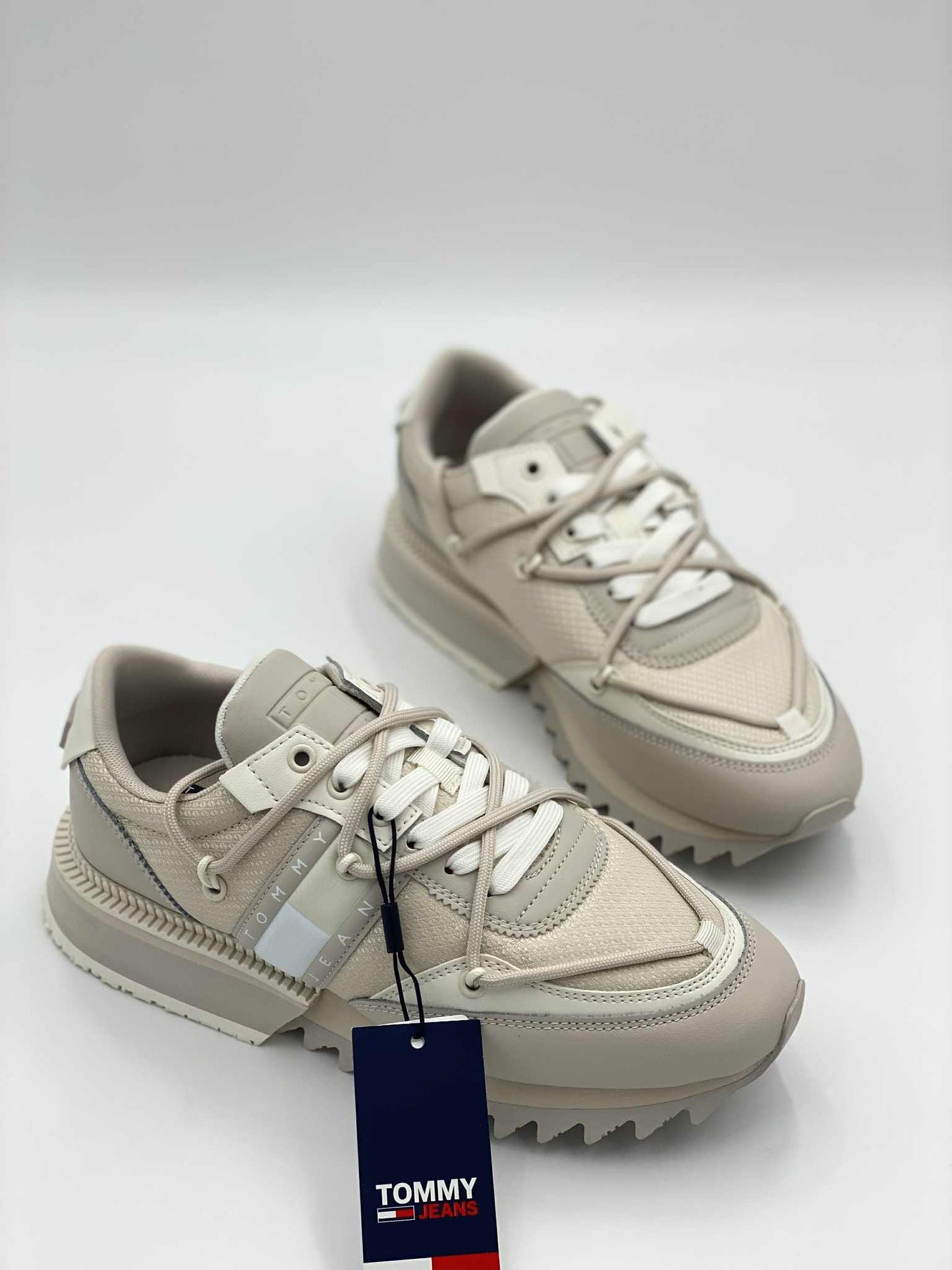 ELEVATED HALF-SERRATED OUTSOLE TRAINERS