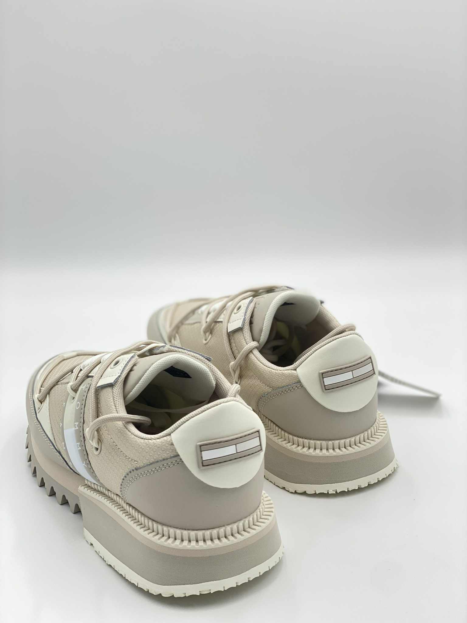 ELEVATED HALF-SERRATED OUTSOLE TRAINERS