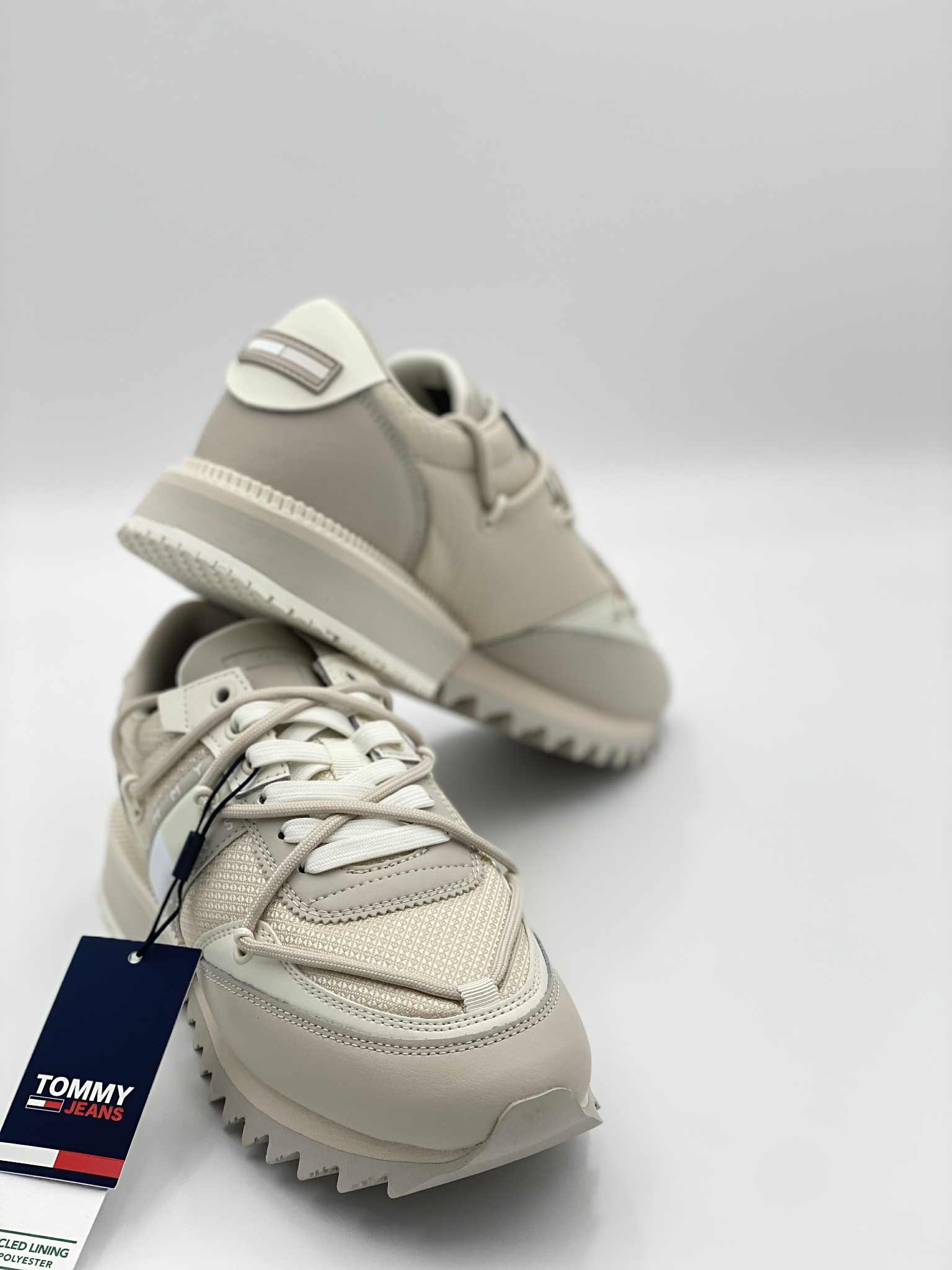 ELEVATED HALF-SERRATED OUTSOLE TRAINERS