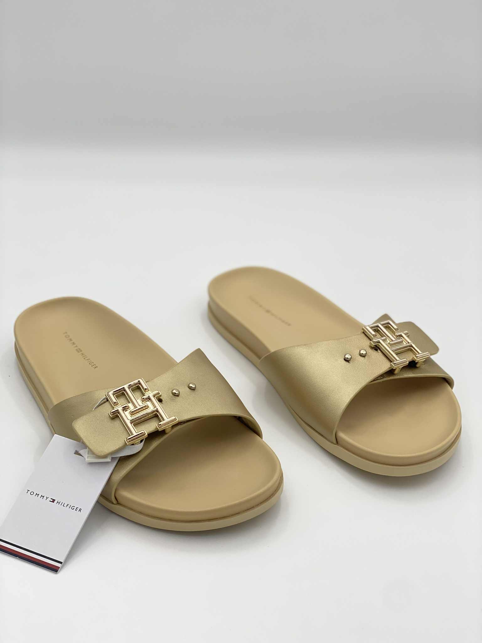 Tommy Hilfiger TH HARDWARE GOLD FLAT SANDAL leather slippers