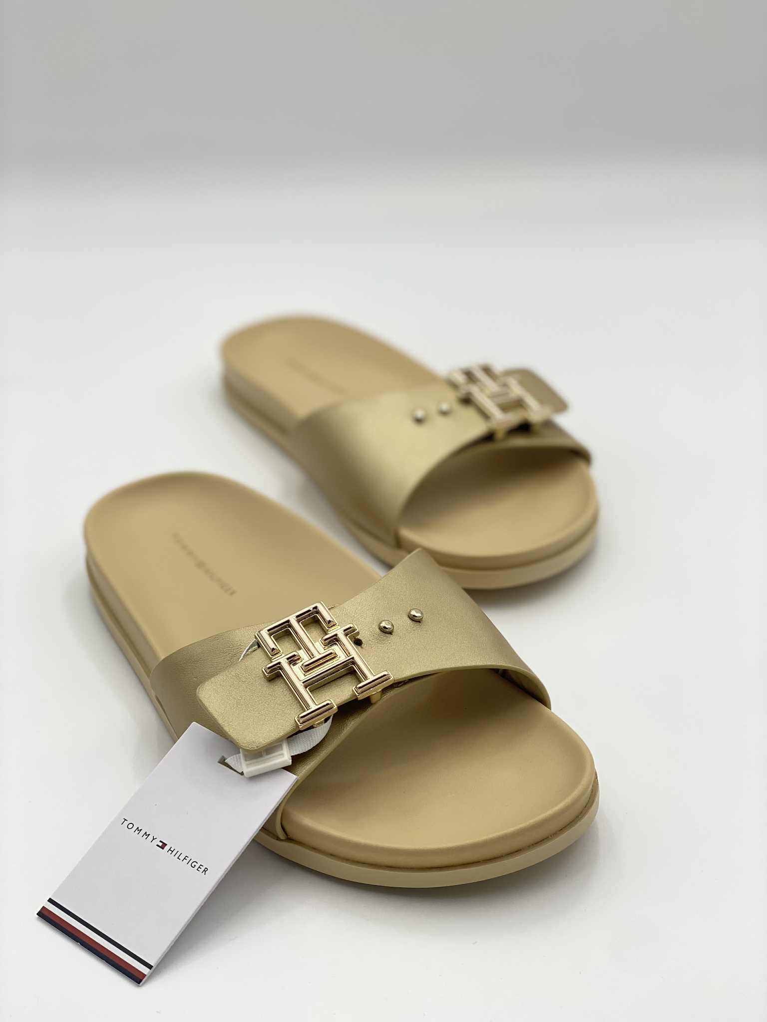 Tommy Hilfiger TH HARDWARE GOLD FLAT SANDAL leather slippers