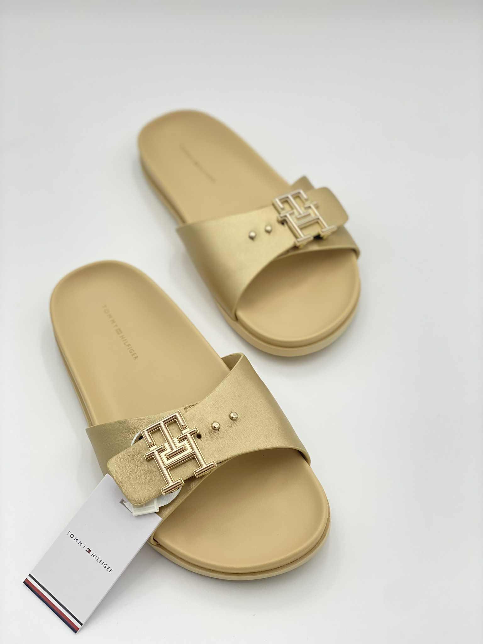 Tommy Hilfiger TH HARDWARE GOLD FLAT SANDAL leather slippers