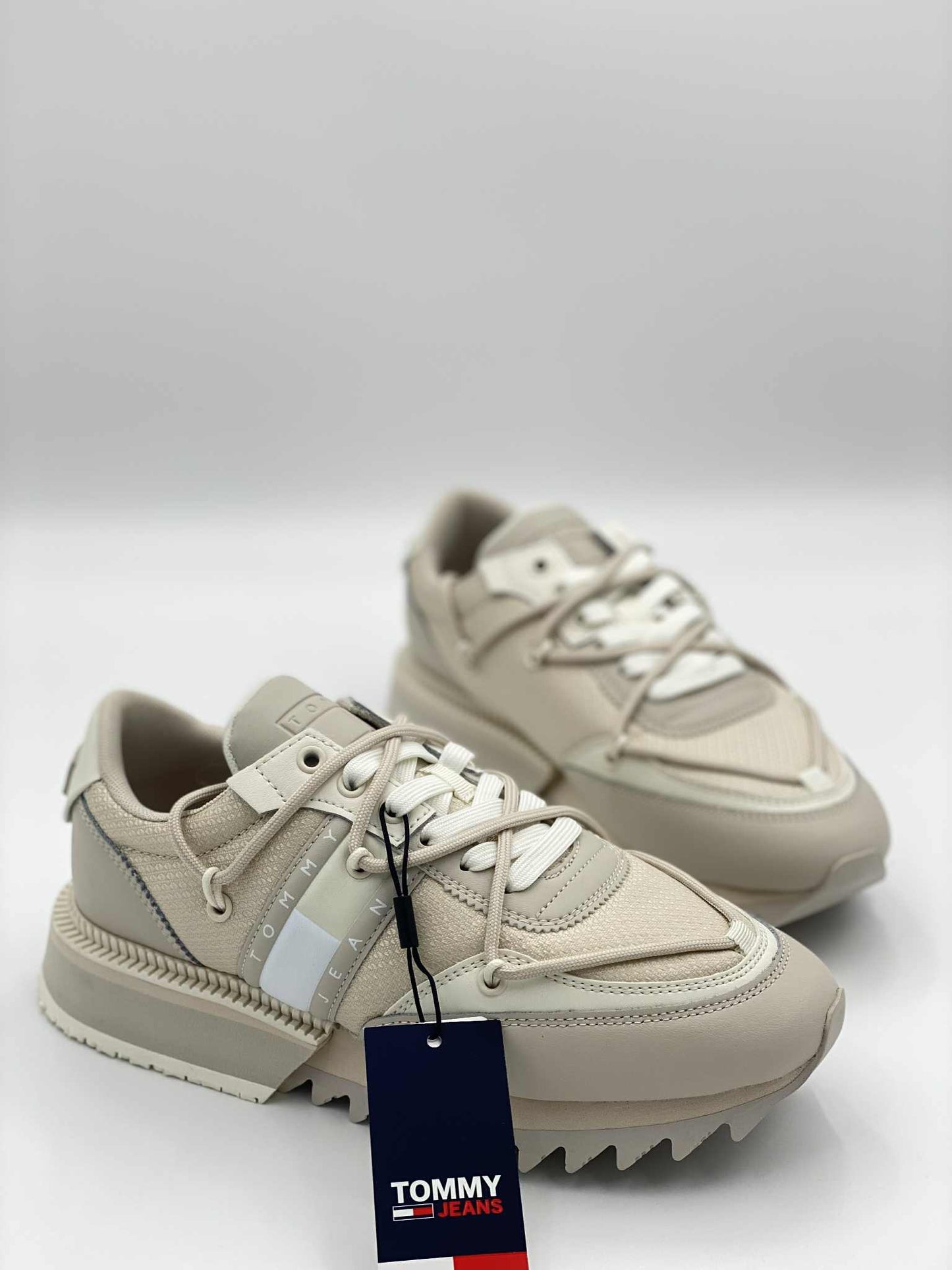 ELEVATED HALF-SERRATED OUTSOLE TRAINERS