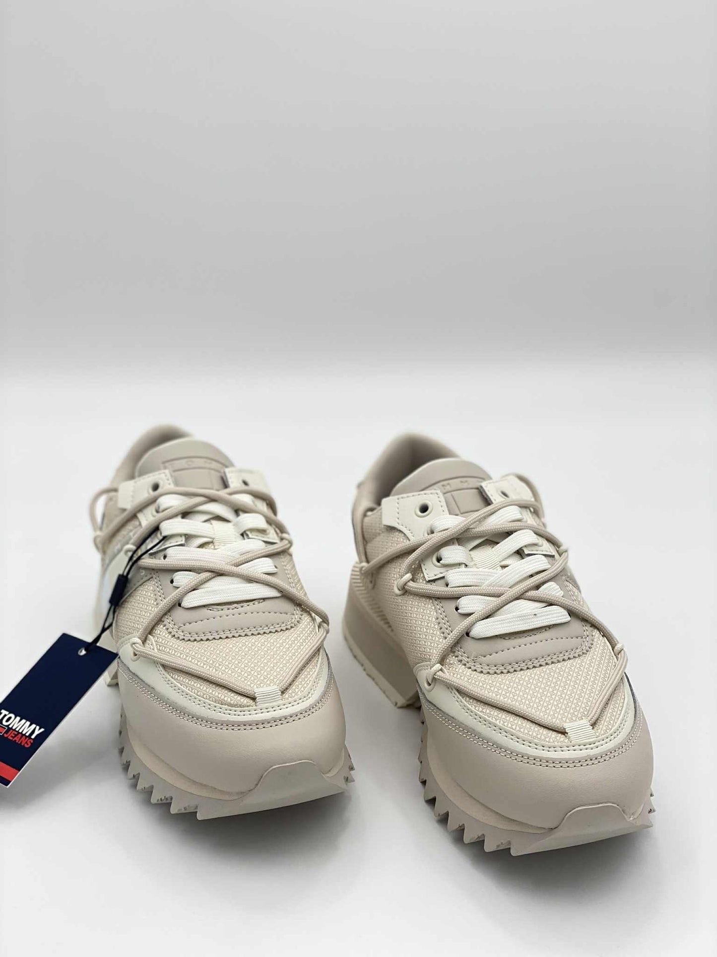 ELEVATED HALF-SERRATED OUTSOLE TRAINERS