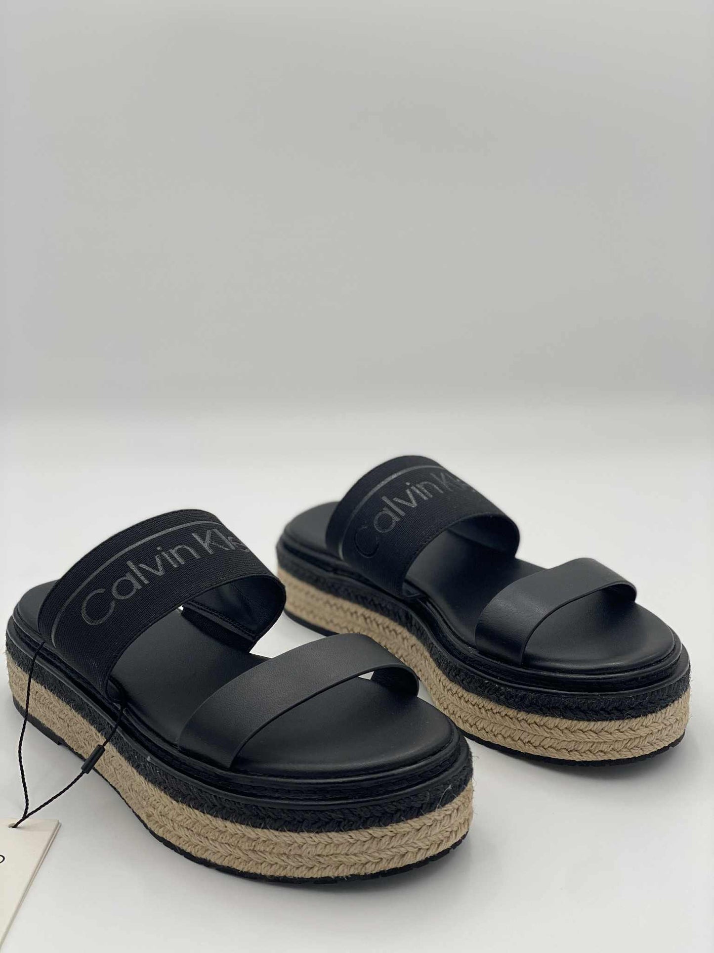 Flatform leather slippers with plain pattern