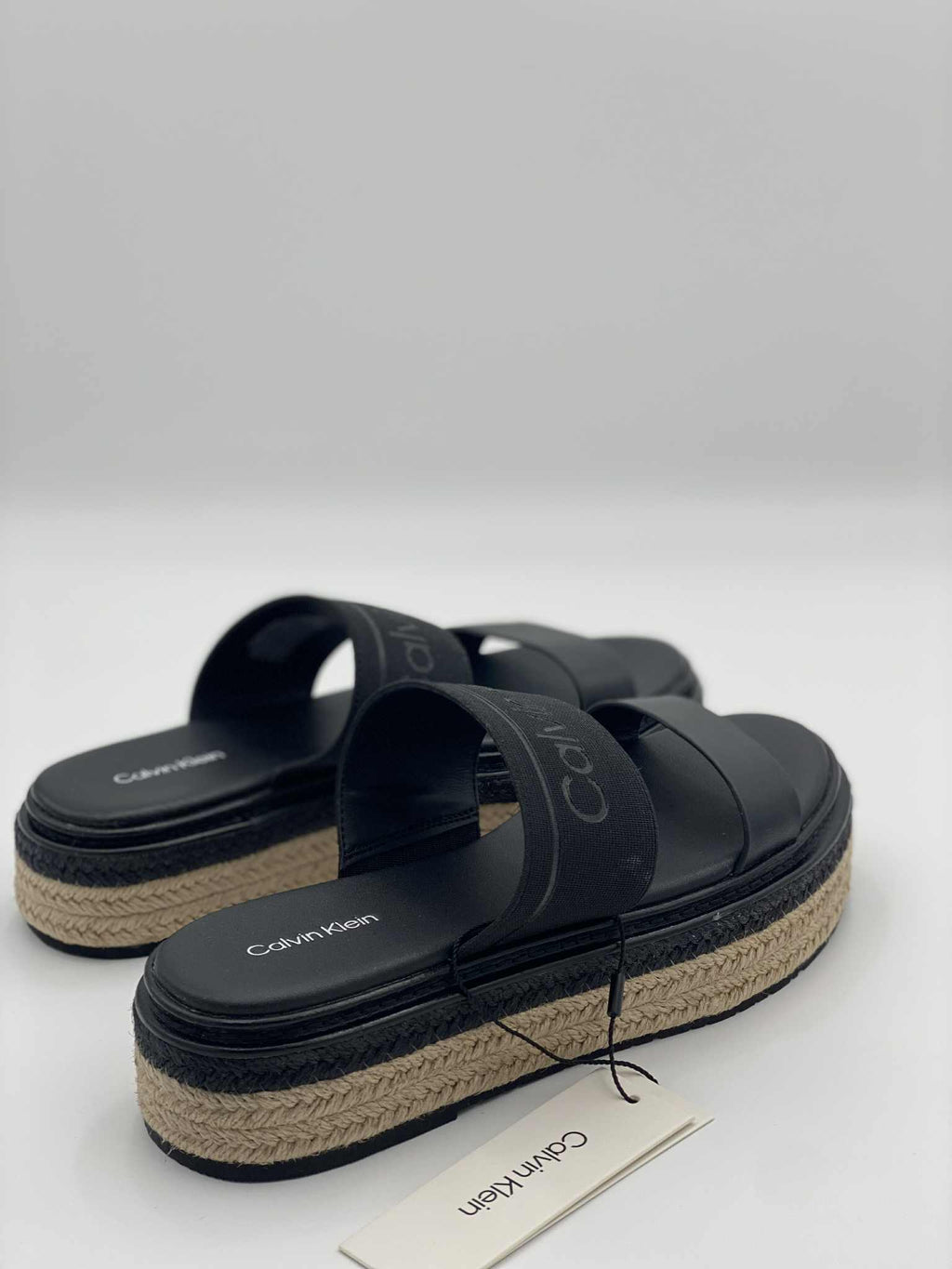 Flatform leather slippers with plain pattern