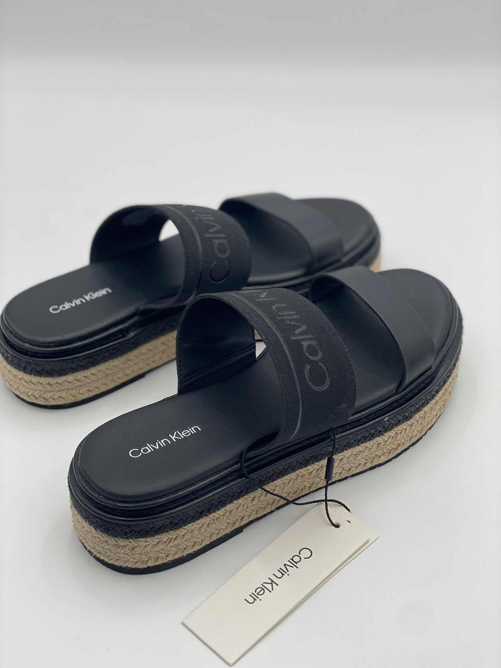 Flatform leather slippers with plain pattern