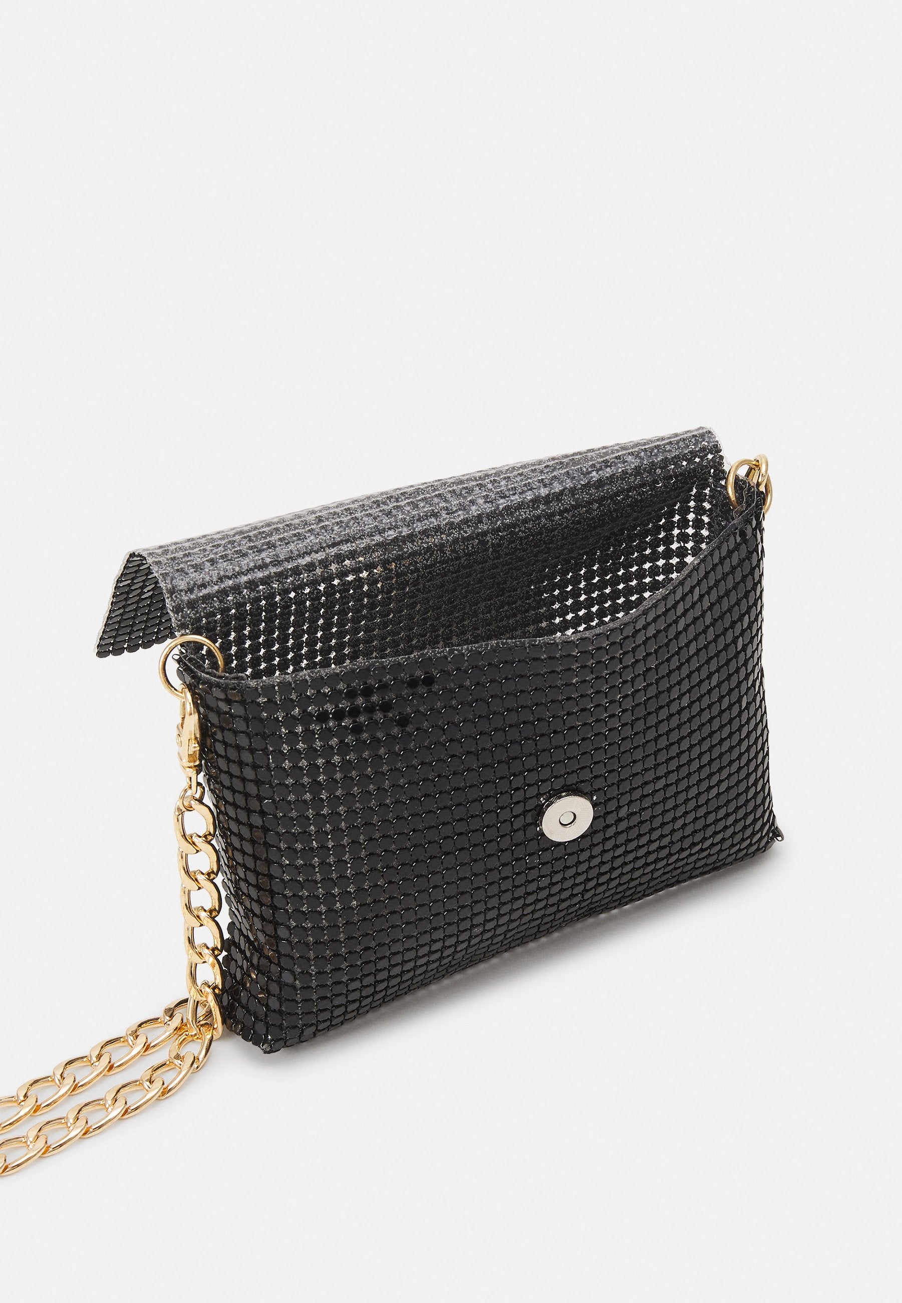 Aldo clutch
