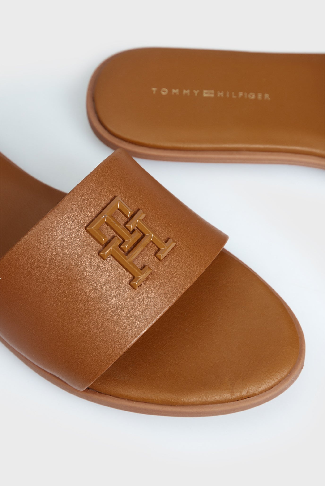 TH LOGO HARDWARE LEATHER MULE - Sandals